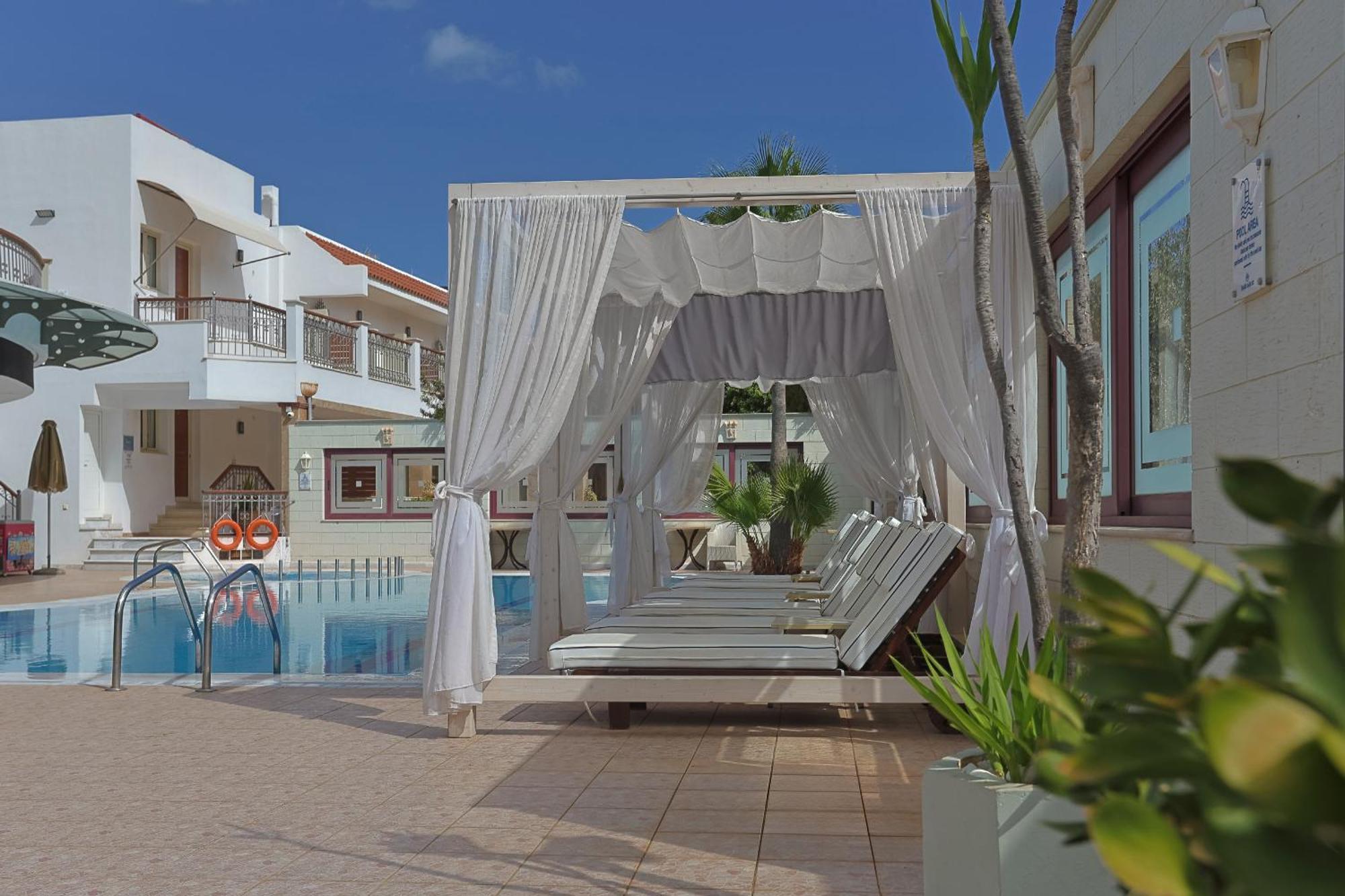 Aparthotel Bella Elena Malia Esterno foto