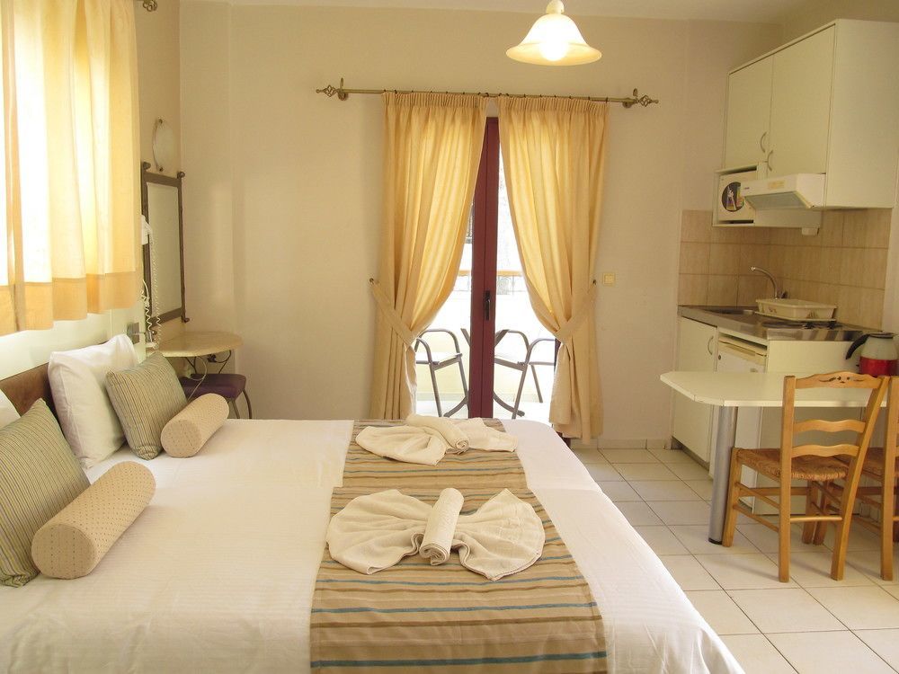 Aparthotel Bella Elena Malia Esterno foto