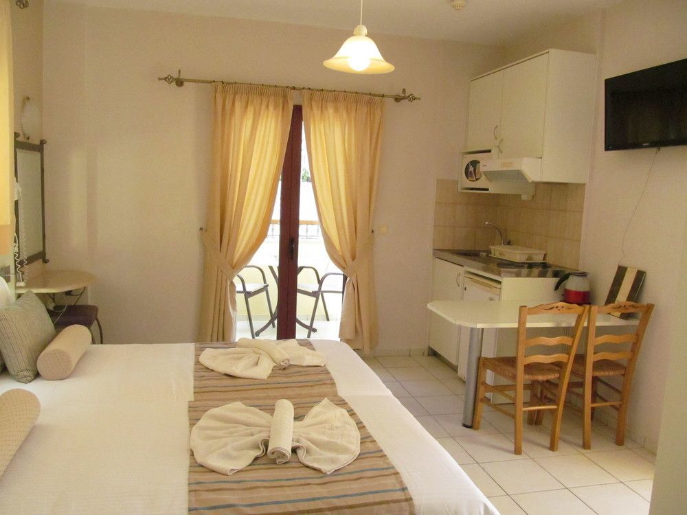 Aparthotel Bella Elena Malia Esterno foto