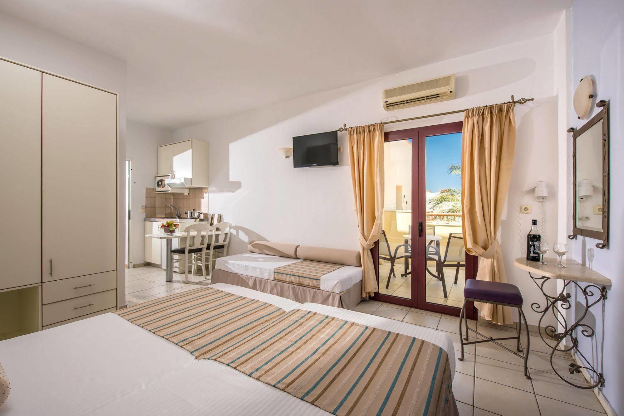 Aparthotel Bella Elena Malia Esterno foto